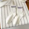 Calcetines Sin Costuras Mekki para Mujer, Calcetines de Algodón de Media Pantorrilla para Primavera con Rayas Bordadas en el Talón, Calcetines Holgados Estilo Coreano Sin Costuras