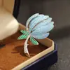 Broche de Epiphyllum Azul de Lujo Ligero y de Gama Alta Zirconia Microincrustada Elegante Chapado en Oro Simple y Versátil Pin de Flor Anti-Exposición