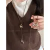 Collar Colgante Pequeño Caballo de Madera Retro Cadena Larga para Suéter de Mujer Nuevo Otoño Invierno Accesorios del Año Zodiacal