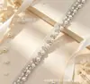El fabricante vende cintas hechas a mano con cuentas, encaje tejido con cuentas y accesorios para prendas de vestir para vestidos cheongsam.