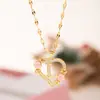 Colar de 26 Letras em Forma de Coração Europeu e Americano Moda Transfronteiriça Luxo Leve para Mulheres, Corrente de Clavícula Dourada de Alto Padrão Versátil de Nicho Atacado