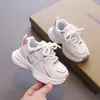 Nuevos Zapatos de Papá para Niñas Otoño 2026, Zapatillas Ligeras para Niños de Malla Transpirable con Suela Suave, Zapatos para Niños Pequeños