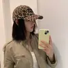 Matin kim Gorra Plana Estampado de Leopardo Estilo Retro Americano Gorra de Béisbol Camuflada con Protección Solar Sombrero de Ala Ancha con Letra Bordada