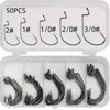 Conjunto de 50 anzóis de pesca, tipo jig, com farpa, em aço inoxidável de alto carbono, com abertura larga e formato offset, ideais para pesca de minhocas macias e pesca marítima.