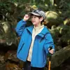 Roupas infantis, agasalhos de primavera e outono para meninos, novo estilo 2026, corta-vento três em um, estiloso e moderno, blusa com capuz para bebês meninos