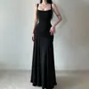 Elegante vestido camisola blanco de cuello cuadrado con diseño fruncido en el lateral de la cintura, cintura alta, dobladillo amplio, adelgazante, vestido de estilo largo aproximadamente