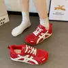 Zapatillas casuales transpirables de malla versátiles estilo alemán 2026 moda para mujer con cordones suela gruesa nuevo modelo