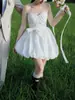 Vestido de noiva leve estilo coreano, vestido curto de tafetá sem alças, simples e único com um toque de luxo, adequado para ensaios fotográficos em estúdio e ao ar livre