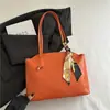 Nova Bolsa de Ombro Feminina com Textura de Crocodilo e Padrão de Peixe Elegante Versátil da Moda Grande Capacidade para o Dia a Dia Bolsa Tote Comércio Exterior Atacado