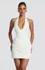 Vestido liso de gola halter V profundo com barbatanas na cintura, saia curta justa com pregas irregulares, estilo europeu e americano, vestido de festa