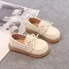 Zapatos de Cuero Negro para Niñas Estilo Coreano Zapatos de Princesa con Lazo Nuevas Llegadas Primavera/Otoño 2025 Suela Suave para Bebé Zapatos de Desempeño para Niños Medianos/Grandes