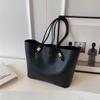 Bolsas Femininas de Luxo Outono e Inverno 2026 Nova Bolsa de Ombro Grande Capacidade Bolsa Tote Texturizada Estilosa Bolsa de Ombro Tendência