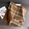 Cachecol Quente de Lã Xadrez de Alta Qualidade para Outono e Inverno, Xale Feminino Versátil para o Dia a Dia, Cachecol com Franjas, Imitação de Caxemira de Areia Fina