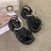 Sandalias de suela gruesa estilo hada para combinar con faldas, nuevo modelo de verano 2026, zapatos de mujer con lazo, zapatos de playa versátiles de moda con perlas