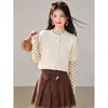 Conjunto de Ropa Estilo Coreano Otoñal Atmósfera Suave: Camiseta de manga larga de lunares superpuesta con un suéter blanco