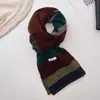 Bufanda de Lujo Ligero Inspirada en Celebridades, Alta Calidad, Rayas Retro con Bloques de Color para Mujer, 100% Lana Pura, Estilo Academia Británica, Invierno