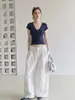Umoneoe estilo old money camiseta simple de manga corta con cuello en V para mujer verano 2026 corte ajustado mostrar delgado top corto con cordones de encaje