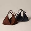Bolsa Hobo de Camurça Fosca com Couro Vegetal de Alta Textura para Axila Feminina Outono e Inverno Vintage Grande Capacidade Ombro Transversal Bolsa Dumpling