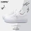 Zapatillas Universales de Verano Zhq-Hy628-G Nuevos Versátiles Casuales Aumentan la Altura Interior Zapatos Blancos Zapatos de Marca de Moda Estilo Masculino