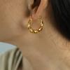 Pendientes con hebilla de oreja de anillo giratorio, estilo francés, de alta calidad, minimalistas, estilo frío, combinables, chapados en oro de 18 quilates, pendientes sinuosos