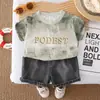 Conjunto de Manga Corta Infantil Tie-dye con Letras 26 Verano Retro Nuevo Estilo Estilo Degradado Moda Niños Jeans Conjunto de Dos Piezas
