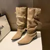 Botas altas hasta la rodilla para mujer primavera/otoño 2026, botas de gamuza color caqui con punta y tacón grueso, diseño adelgazante y fruncido