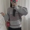 Suéter de Gola Redonda Listrado de Malha Avançada Preguiçosa Contraste Feminino Outono e Inverno Estilo Coreano Peça Solta Macia Cera Top de Tricô