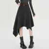 Foto real de falda midi de mezclilla irregular para mujer, diseño vintage de otoño, falda de línea A de cintura alta negra de nicho