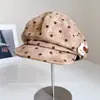 Gorra de Peluche con Lunares Estilo Retro para Mujer, Versátil Gorra de Boina Moda Otoñal Estilo Británico con Parche de Conejo, Gorra Octogonal de Moda