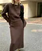 Conjunto de Punto para Mujer Otoño Invierno Nuevo Suéter de Cuello Redondo Ceñido a la Cintura Falda Conjunto de Dos Piezas Moda Casual Temperamento Estilo para el Trabajo