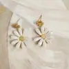Brincos 2025 Novos Tendência Simples Doce Exquisitos Elegantes Brincos de Flor de Cristal Brancos para Mulheres Verão
