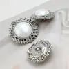 Botões Metálicos Vazados com Pérolas Estilo Luxo Leve para Casacos, Ternos e Camisas; Botões Pequenos Versáteis de Alta Qualidade