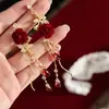 Pendientes de Borlas con Lazo Rojo 2026 Nuevo Estilo Caliente Lujo Ligero Gama Alta Pendientes de Año Nuevo Accesorios de Oreja Únicos de Nicho