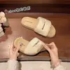 Pantuflas peludas de suela plana para mujer para usar en exteriores, nuevas pantuflas cómodas y cálidas de estilo coreano para otoño e invierno, zapatillas de algodón slip-on para mujer