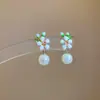 Brincos Pingente Flor de Zircônia Pérola com Pino de Prata Banhado a Ouro Real 18K Doces Brincos Design de Nicho para Mulheres
