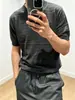 Camiseta de Verano Fina para Hombre de Manga Corta, Color Gris Claro, Estilo Old Money, Tejido Calado, con Acabado de Alta Gama para el Trabajo y el Uso Casual