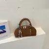 Bolso pequeño retro de otoño e invierno para mujer, nuevo bolso cruzado versátil de moda 2026, bolso de mano con forma de concha exquisito y moderno