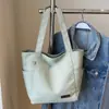 A Bolsa Sacola Casual e Simples Popular Deste Ano para Sala de Aula de Estudantes é uma Bolsa de Ombro Leve da Moda de Grande Capacidade Estilo Executivo para Mulheres
