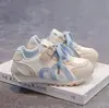 Zapatos para niños, malla transpirable, nuevo estilo primavera y otoño 2026, zapatillas de entrenamiento alemanas de suela blanda para niñas, zapatillas deportivas para niños