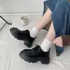 Sapatos femininos de couro com sola grossa estilo britânico, novos da coleção outono 2006, mocassins plataforma com cadarço vintage para mulheres baixinhas