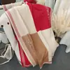 Bufanda Chal de Cuadros Rojos Doble Propósito para Mujer Otoño e Invierno Engrosado Estilo Coreano Lujo Accesible Bufanda Cálida de Gama Alta