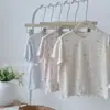 Algodón clase A apto para la piel Conjunto de dos piezas de verano para niños, top de manga corta y shorts, estampado de dibujos animados para bebé, ropa de casa transpirable
