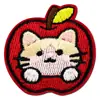 Nuevos Parches Bordados de Gato Lindo con Manzana Autoadhesivos para Accesorios de Ropa, Directo de Fábrica de Foshan, en Stock y Listos para Enviar