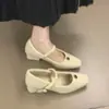 Zapatos Mary Jane de corte bajo estilo Chanel, con punta cuadrada, de pelo, una sola tira con hebilla, tacón grueso y forro afelpado para abrigar.
