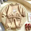Nova coleção de primavera e outono: Conjunto de roupa esportiva de duas peças, moderno e fofo, para meninos, com design casual e modelagem solta, apresentando estampas de desenhos animados, perfeito para crianças pequenas