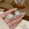 Pendientes de Moda Dulces y Frescos para Mujer, Lujo Ligero con un Toque de Alta Gama, Pendientes Versátiles con un Diseño Único, Pendientes de Botón de Nicho al por Mayor