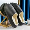 Nuevas zapatillas de algodón impermeables de comercio exterior transfronterizo para otoño e invierno para uso doméstico, zapatillas de algodón antideslizantes para interiores con forro de felpa, adecuadas para usar en exteriores y para el calor del hogar