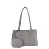 Bolso de hombro esmerilado estilo coreano de nicho para comercio exterior transfronterizo para mujer, nuevo bolso tote moderno y a la moda para ir al trabajo, bolso de mano para llevar debajo del brazo
