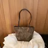 Coreano Japonés Retro Nuevo Gamuza Dibujos Animados Otoño Invierno 2026 Moda Exquisito Bolso Cubo Bolso de Hombro Terciopelo Bolso de Mujer Colgante