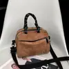 Bolsa Pequena Quadrada de Veludo de Couro de Veado Leve para Mulheres 2025 Nova Bolsa Transversal Versátil Leve Bolsa Almofada Bolsa de Ombro Tendência